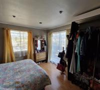 Tercer dormitorio en segundo piso con ventanas hacia el poniente y sur, colinda con juegos infantiles, sector cerrado y muy seguro