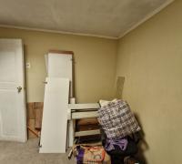 Cuarto dormitorio en segundo piso, con tragaluz