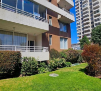 Balcon de la unidad y jardín de edificio