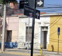 Intersección de Santa Elvira con Joaquín Fernández Blanco