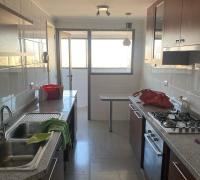 Cocina y al fondo logia