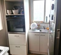 Cocina semi amoblada.