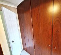 Closet 2 anexado a dormitorio principal.