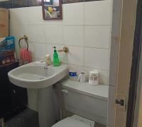 baño lado de sala de estar