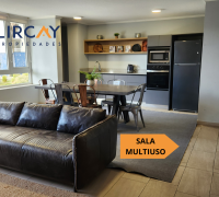 cómoda sala multiuso para compartir con tus invitados