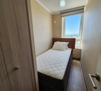 cómoda habitación con cama de una plaza y media