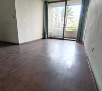 Living comedor con ventanal y balcón
