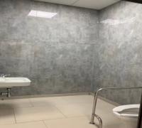 Baño inclusivo en  primer piso 