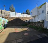 vista dos estacionamientos y fachada 