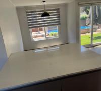 Cocina abierta con gran mesón central