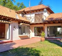 Fachada casa desde el jardín