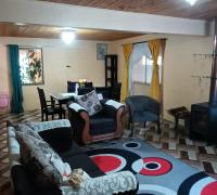 GRAN LIVING COMEDOR CON ESTUFA A LEÑA COMBUSTION LENTA