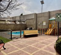 Piscina y juegos