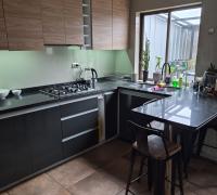 COCINA EQUIPADA.