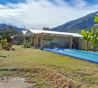 Piscina . vista cordillerana