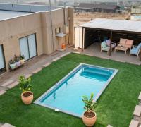 GRAN PISCINA  QUE SE CIERRA COMO PROTECCIÓN PARA MANTENER EL AGUA LIMPIA
