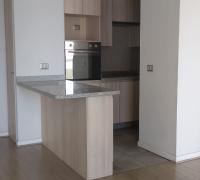 fachada de la cocina se integra a living-comedor