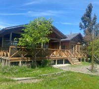 Parcela a cien metros del Embalse los aromos con una cabaña 3 d 2 b y otra cabaña de alojados