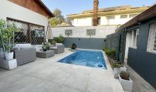 Terraza y piscina