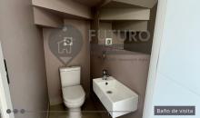 baño en suite con habitación matrimonial