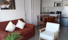 Departamento de 2 dormitorios con baños en suite, estilo mariposa 