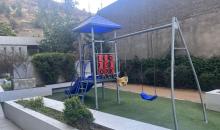 Muchos espacios de áreas verdes, juegos infantiles, seguridad y conserjería 24/7