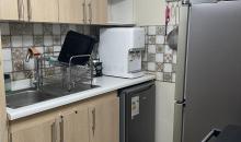 Cuenta con vajilla y todo lo necesario para cocinar 