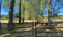 Entrada al loteo de parcelas