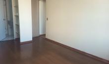 Cuenta con baño privado integrado y amplios clósets. La combinación perfecta de privacidad y luminosidad en una ubicación central.