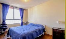 Amplio espacio en dormitorio principal en suite