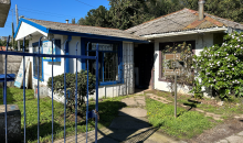 Vista de la primera vivienda que hay en el terreno