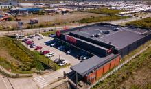 Oportunidad de arriendo en Strip Center Puerto Tepual, en Av. El Tepual 1360, Puerto Montt, emplazado en un sector de consolidado crecimiento urbano en la capital de Los Lagos, con alta afluencia vehicular y peatonal. 