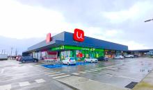 El local cuenta con factibilidad técnica para instalación de baño, orientación que garantiza buena iluminación natural, y acceso vehicular directo desde el frente del strip center.