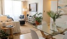 Iluminado y amplio living comedor con salida a un cómodo  y acogedor balcón