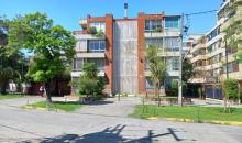 ubicado a minutos de la escuela y hospital de carabineros, colegio The Kent School, Pedro de Valdivia y otros. 