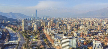 Una buena para la economía chilena: Fitch mantiene la clasificación de riesgo de Chile y le pone perspectiva "estable"