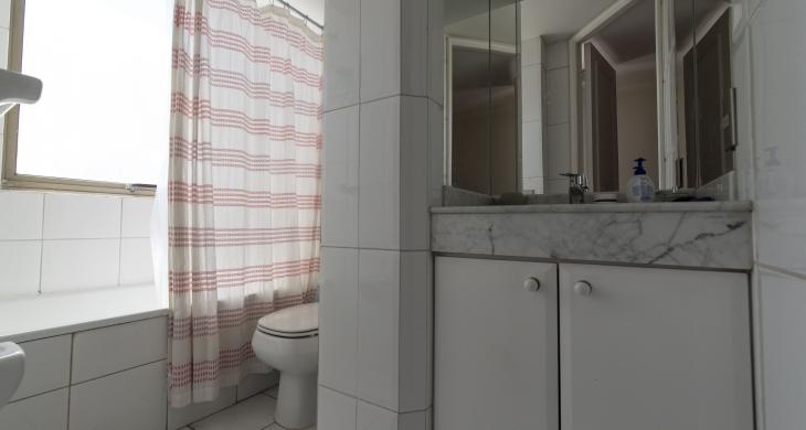 baño con luz natural