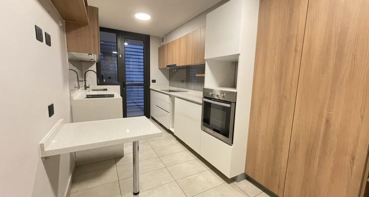 Cocina completa, espaciosos y modernos muebles