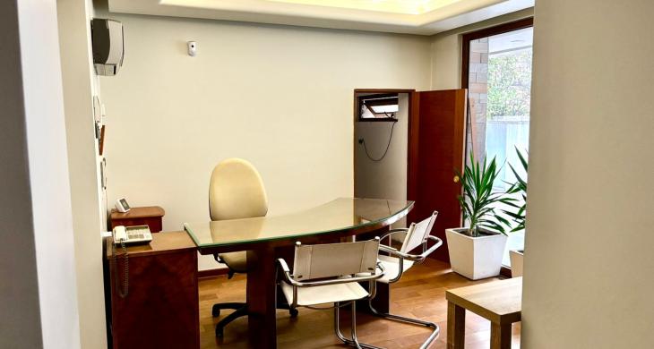 Escritorio o sala de recepción 