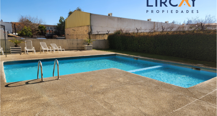 con piscina