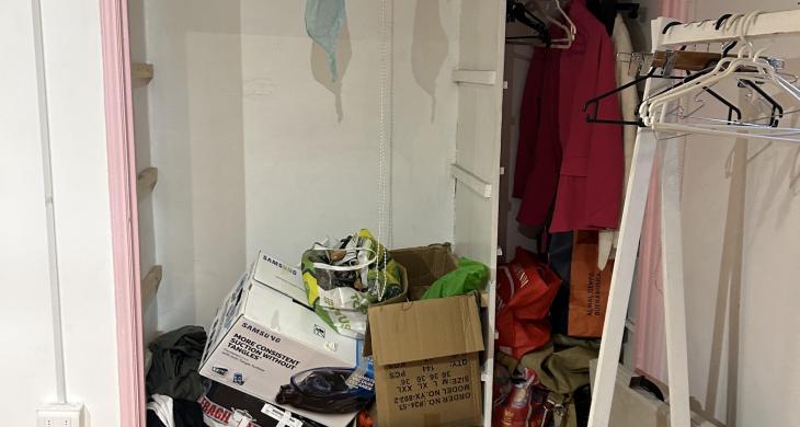 Closet disponible en el local que se cierra con cortinas 