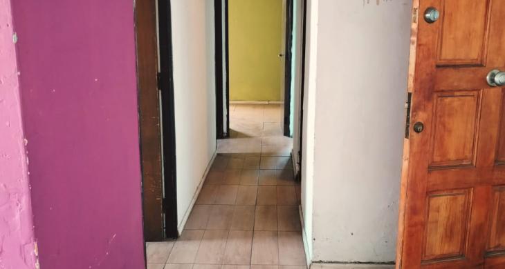 ENTRADA Y PASILLO HACIA LOS DORMITORIOS
