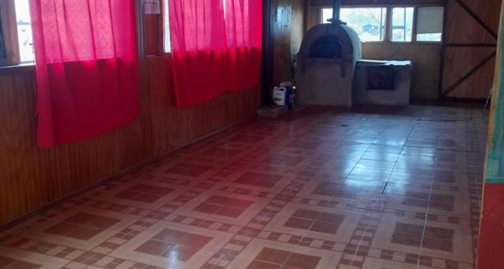 TERRAZA TECHADA CON QUINCHO, Y HORNO DE BARRO