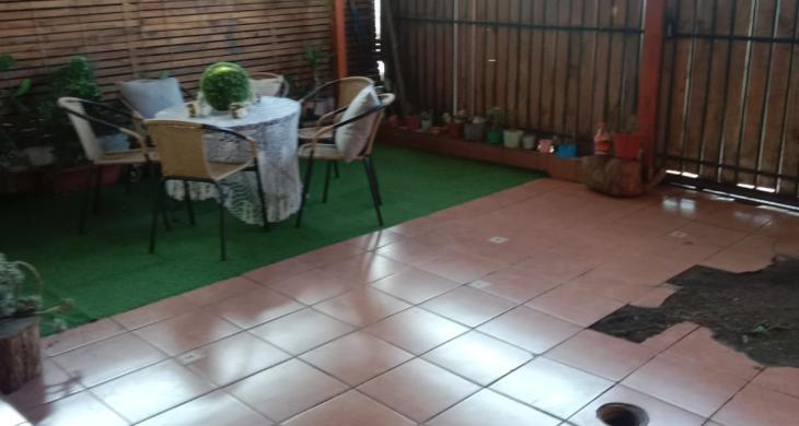 Antejardín y estacionamiento