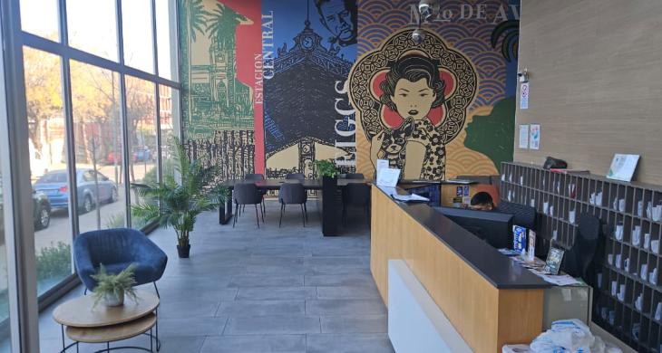 Amplio y Hermoso Hall de Entrada a Edificio