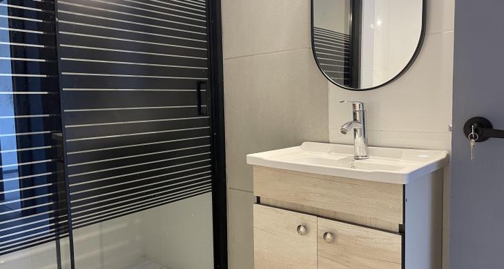 baño ppl con vidrio y vanitorio nuevo