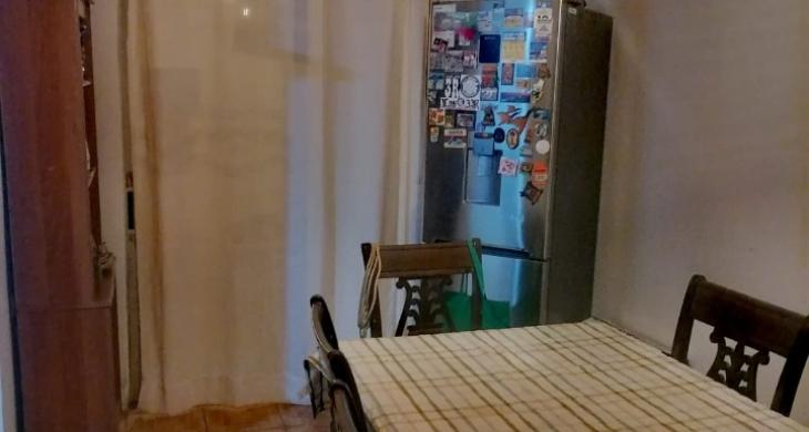 comedor con viga a la vista