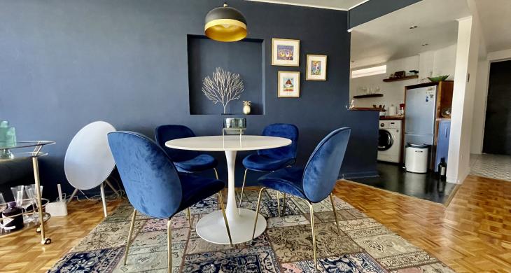 Comedor amplio con cocina integrada