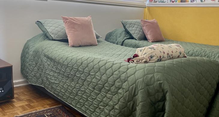 Dormitorio amplio con clóset, ventanas termopanel, con cortinas roller