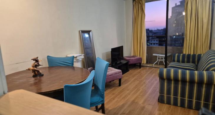 Espacioso living-comedor integrado con excelente iluminación natural y salida a terraza.